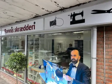 ronnisskraedderi.dk logo